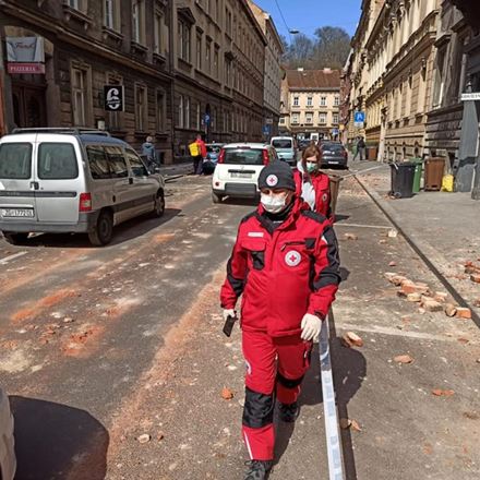 Ekipe Crvenog križa pomažu nakon potresa u Zagrebu